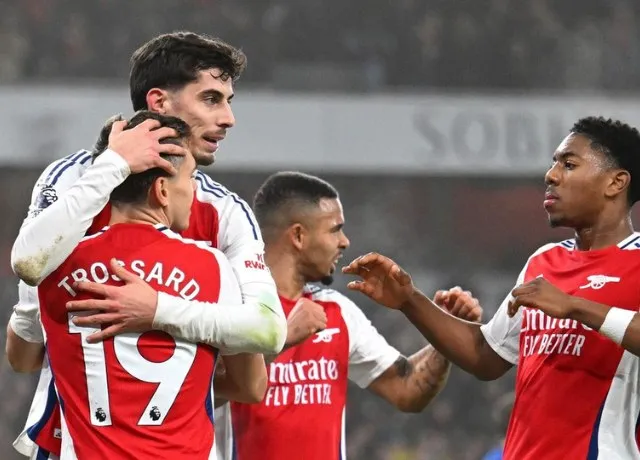 Arsenal tìm kiếm chiến thắng để bám đuổi Liverpool