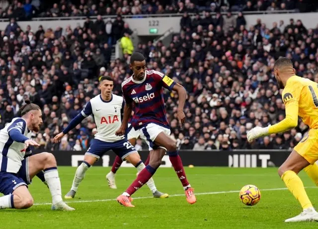 Tottenham không duy trì được lợi thế