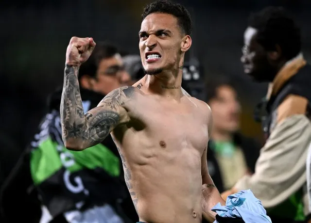 Antony tỏa sáng giúp Real Betis vào tứ kết UEFA Conference League