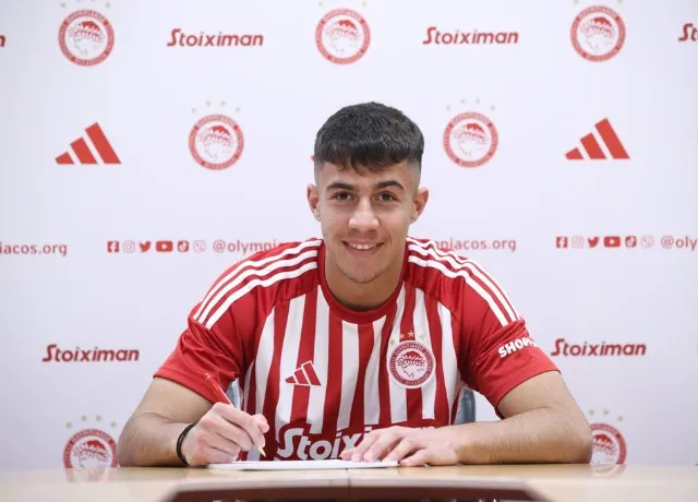 MU theo đuổi cầu thủ trẻ Charalampos Kostoulas từ Olympiacos