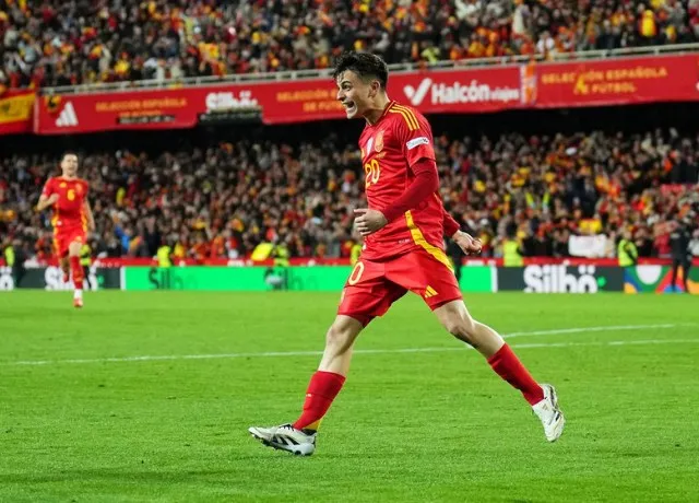 Tây Ban Nha đánh bại Hà Lan trên chấm Penalty