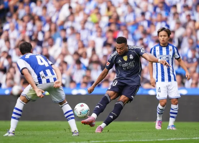 Real Madrid có 3 điểm vất vả trên sân khách Real Sociedad