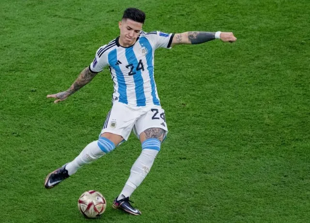 Atletico Madrid nhắm tiền vệ Enzo Fernandez từ Chelsea