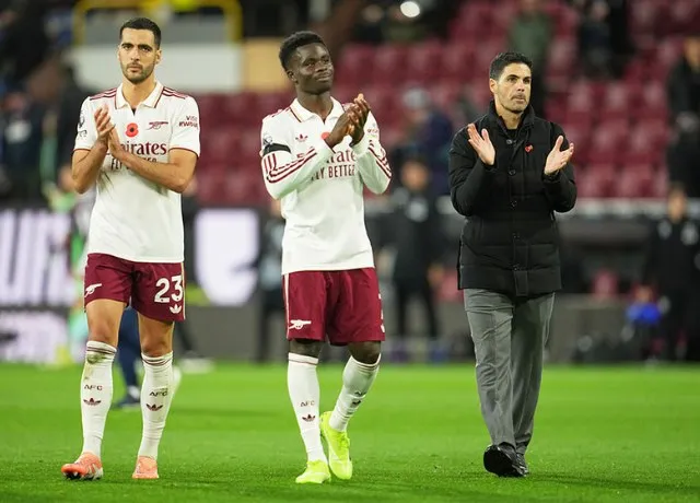 Arsenal tiếp tục đứng đầu bảng khi đánh bại Burnley 2-0